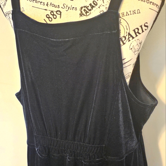 DARKEST EMERALD GREEN LINED DRESS!! FEELS LIKE CRUSHED VELVET 😍 - Picture 11 of 12